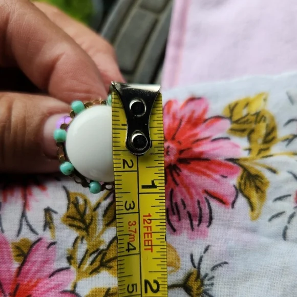 Vintage Milk Glass With Small Blue Glass Stones Screw On Eàrrings - Picture 4 of 7